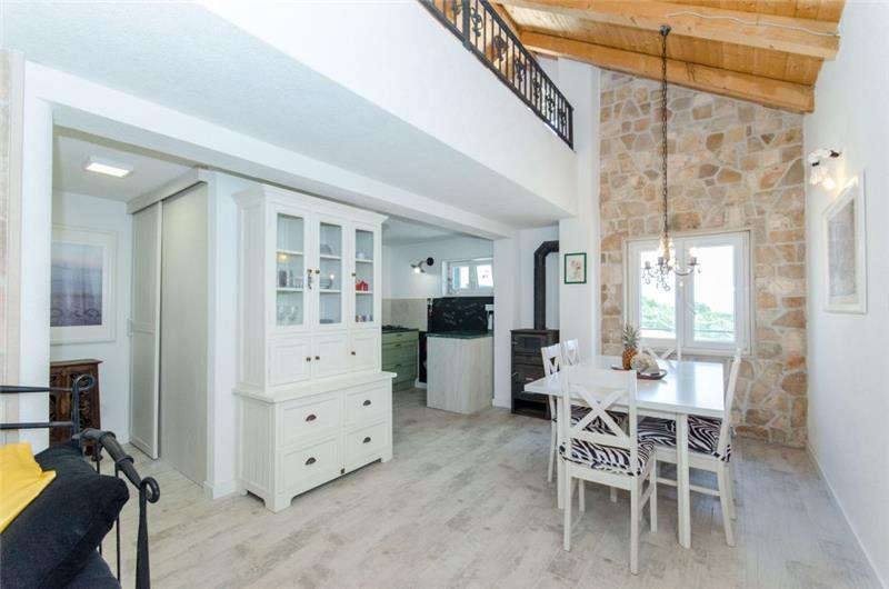 Beachfront villa in Brač, photograph 23