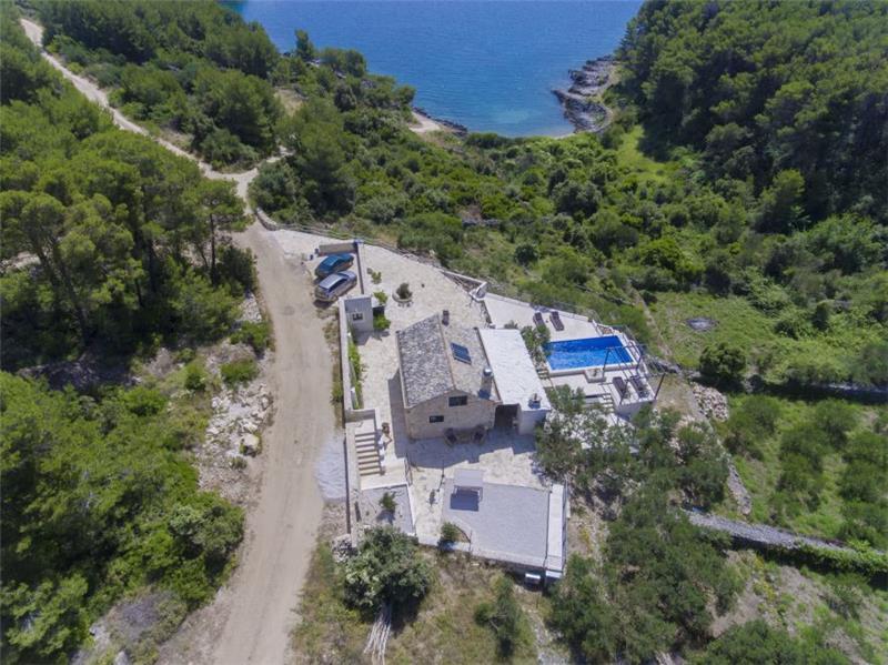 Beachfront villa in Brač, photograph 2