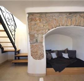 2 Bedroom Villa near Šilo, Krk Island, Sleeps 4-6