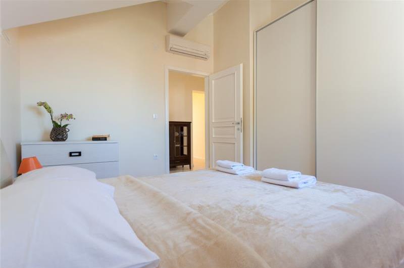3 Bedroom Apartment with Pool and Terrace near Dubrovnik Old Town, Sleeps 6-8