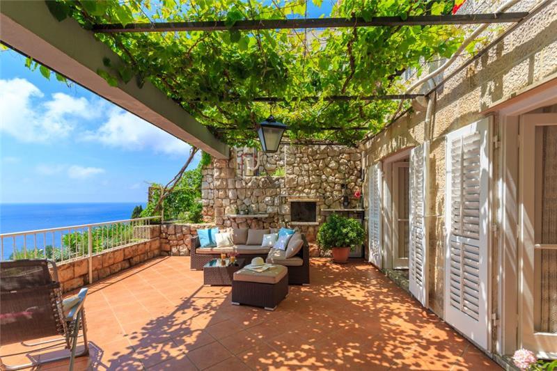 Sea-view villa in Dubrovnik, photograph 3