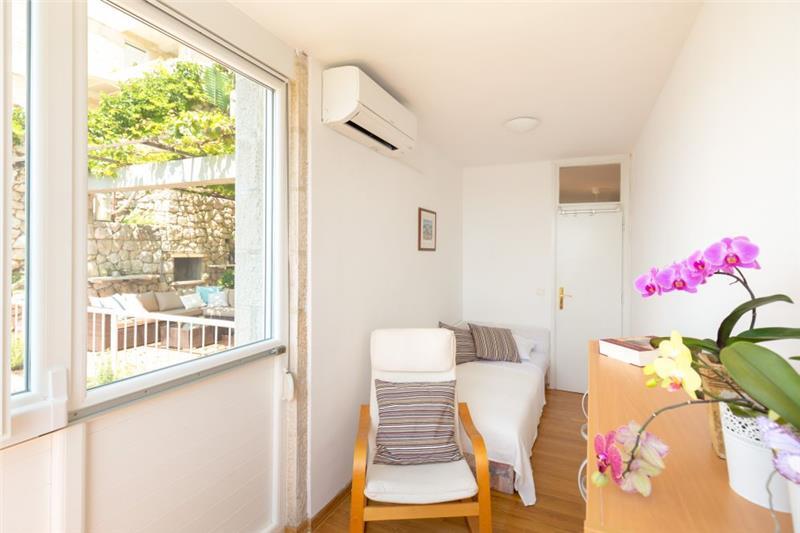 Sea-view villa in Dubrovnik, photograph 23