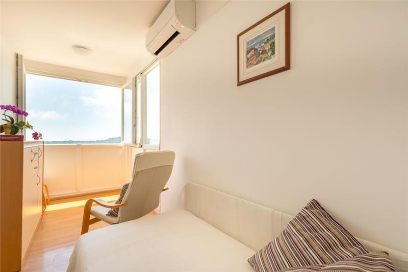 Sea-view villa in Dubrovnik, photograph 21