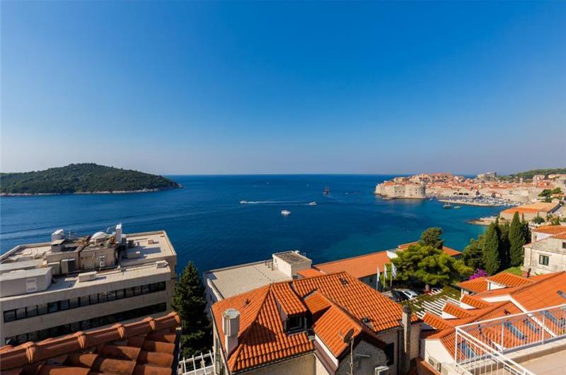 3 Bedroom Apartment with Terrace and Sea Views near Dubrovnik Old Town, Sleeps 6