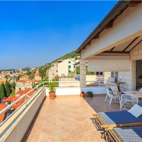 3 Bedroom Apartment with Terrace and Sea Views near Dubrovnik Old Town, Sleeps 6