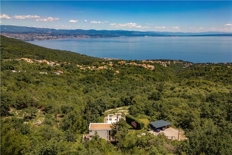 Sea-view villa in Opatija, photograph 20
