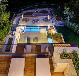 4 Bedroom Villa with Salt Water Pool, Private mini golf course and Rooftop Terrace near Opatija, Sleeps 8