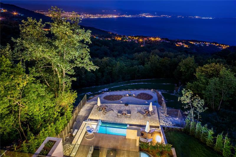 Sea-view villa in Opatija, photograph 24