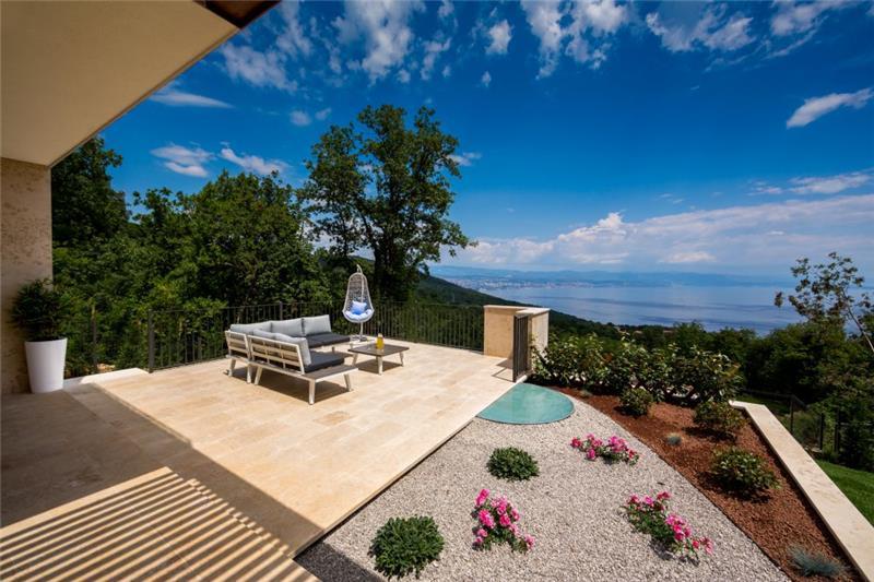 Sea-view villa in Opatija, photograph 4
