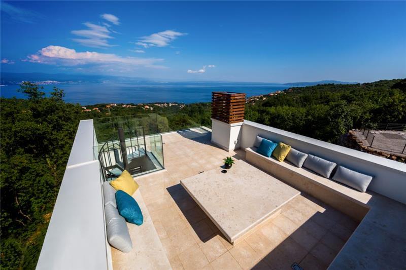 Sea-view villa in Opatija, photograph 3