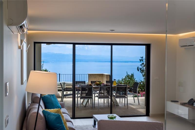 Sea-view villa in Opatija, photograph 8