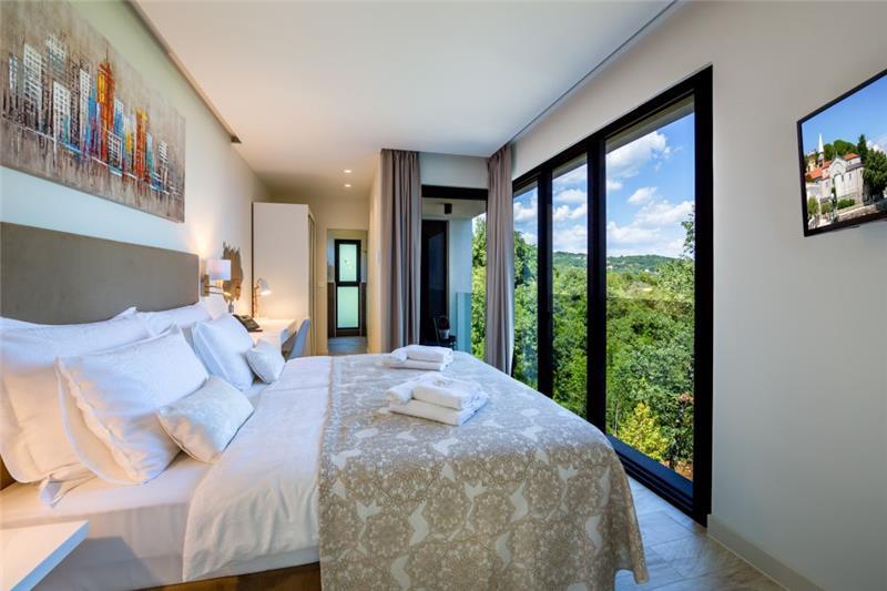 Sea-view villa in Opatija, photograph 15