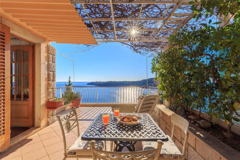 Sea-view villa in Dubrovnik, photograph 1