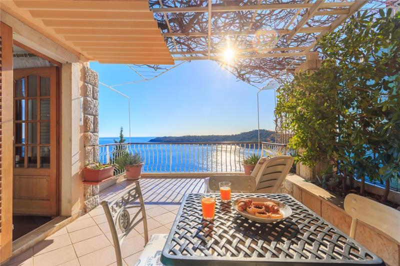 Sea-view villa in Dubrovnik, photograph 2