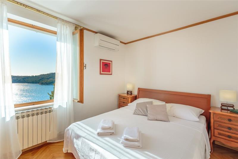 Sea-view villa in Dubrovnik, photograph 14