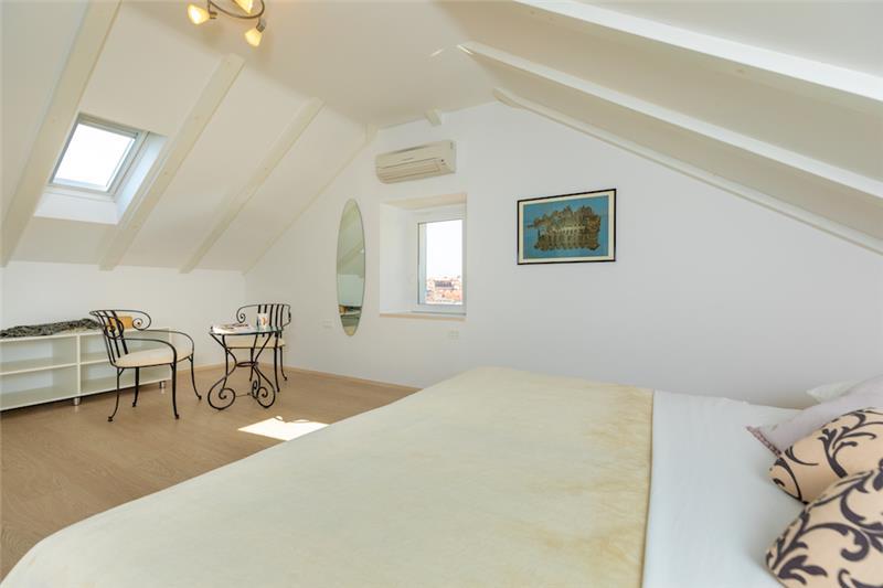 Sea-view villa in Dubrovnik, photograph 14