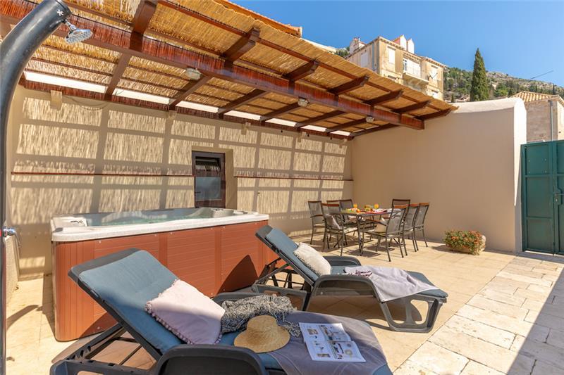 Sea-view villa in Dubrovnik, photograph 1