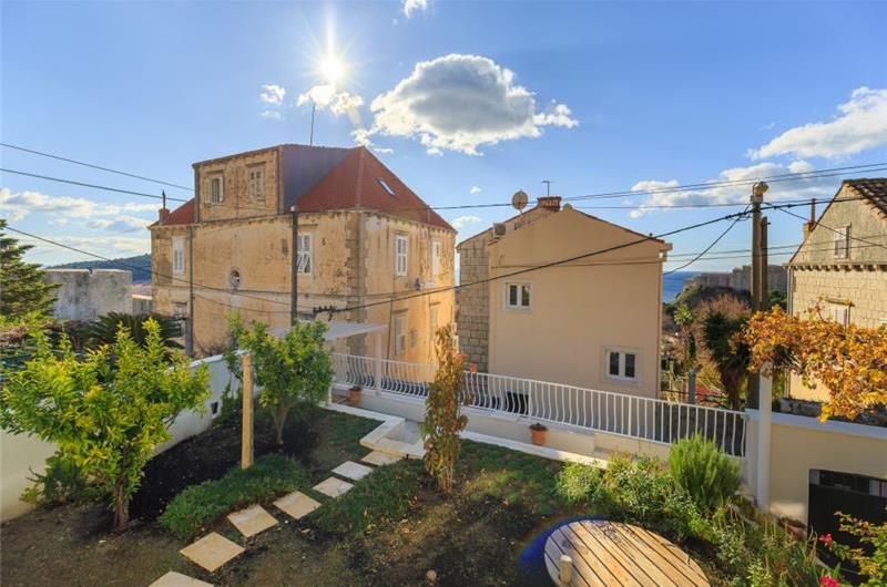 1 Bedroom Apartment with Shared Rooftop Terrace and Jacuzzi near Dubrovnik Old Town, Sleeps 2