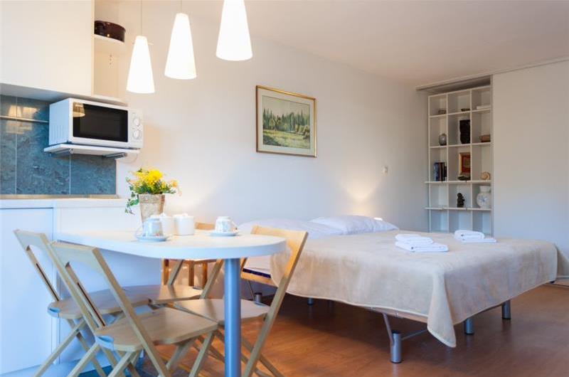 Studio Apartment with Terrace and Garden near Dubrovnik Old Town, Sleeps 2