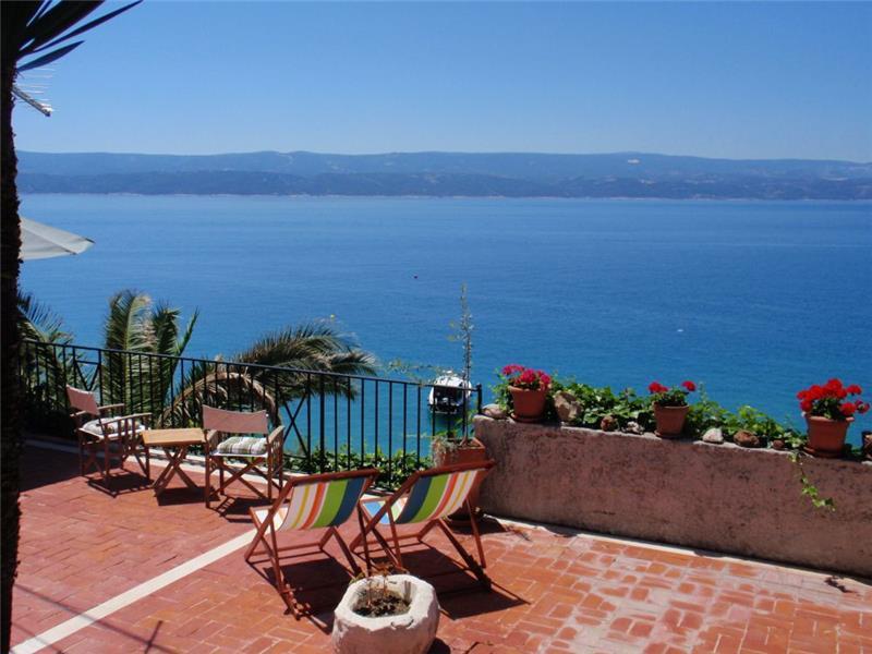 Beachfront villa in Stanici, photograph 5