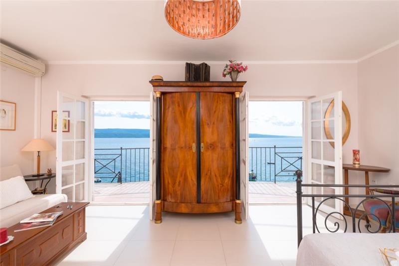 Beachfront villa in Stanici, photograph 23