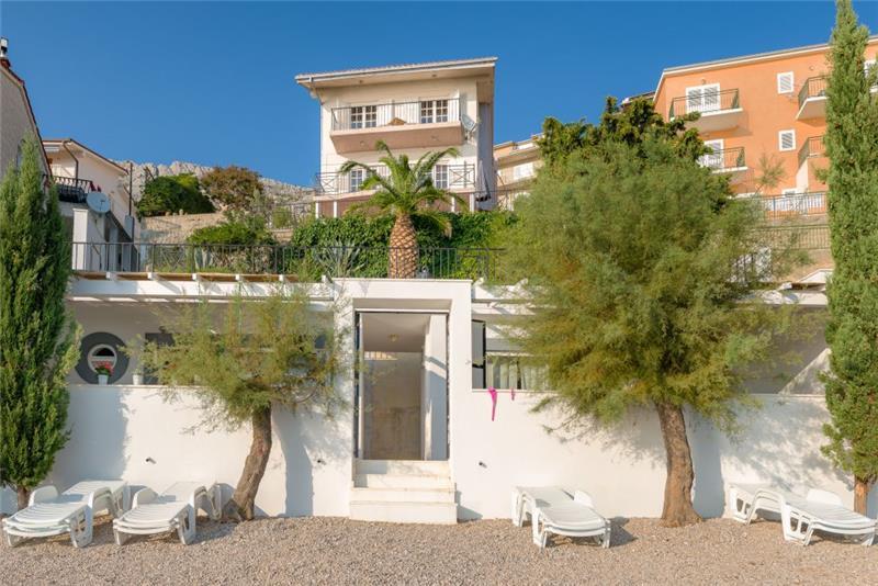 Beachfront villa in Stanici, photograph 3