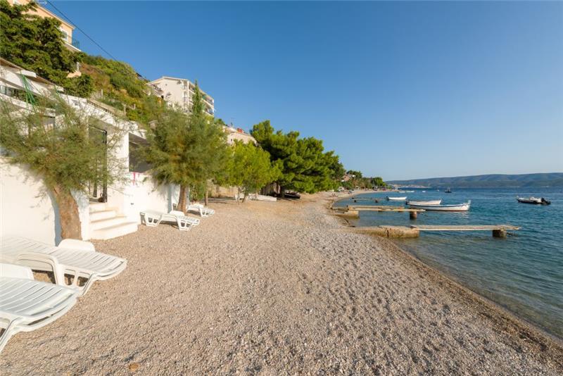 Beachfront villa in Stanici, photograph 2