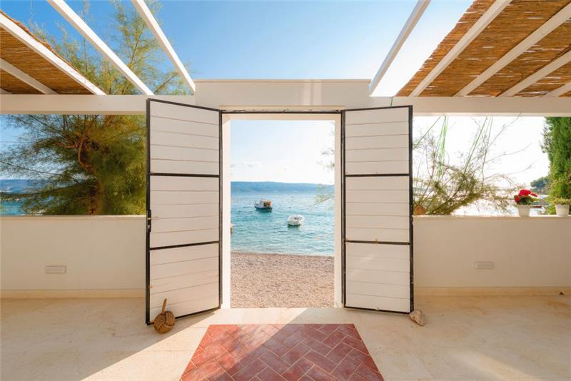 Beachfront villa in Stanici, photograph 1