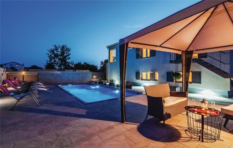 5 Bedroom Villa with Pool in Zadar, Sleeps 8-9