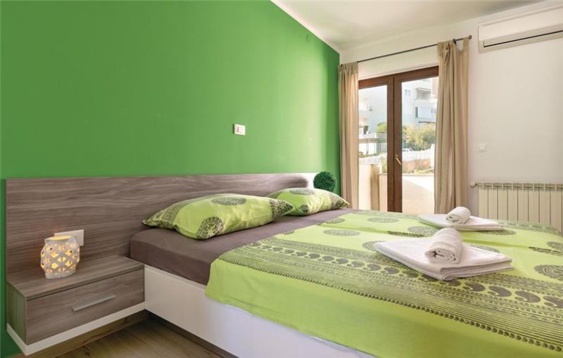 10 Bedroom Villa with Pool near Pula, Sleeps 20