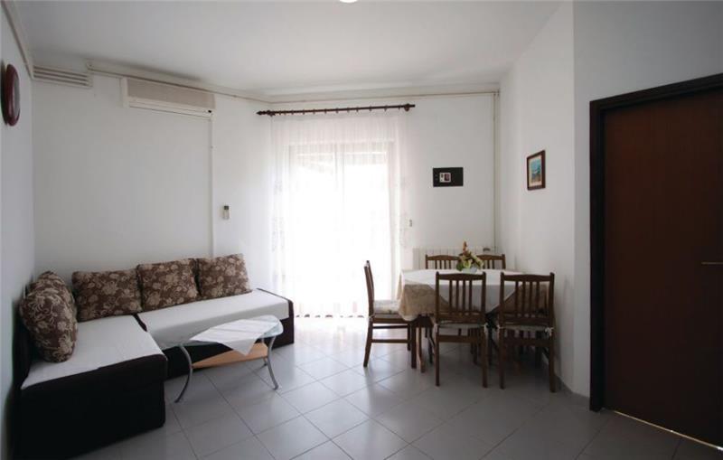 Sea-view villa in Pula, photograph 14