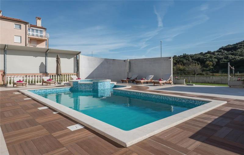 Sea-view villa in Pula, photograph 3