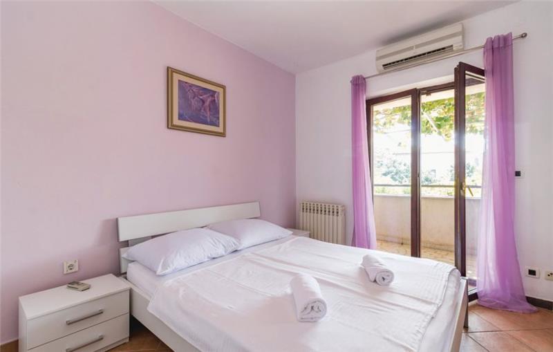 Sea-view villa in Pula, photograph 17