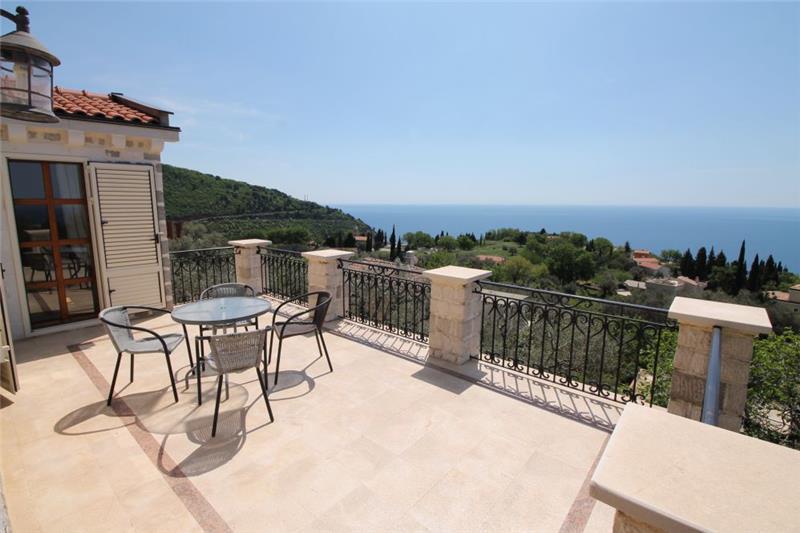 Sea-view villa in Sveti Stefan, photograph 8