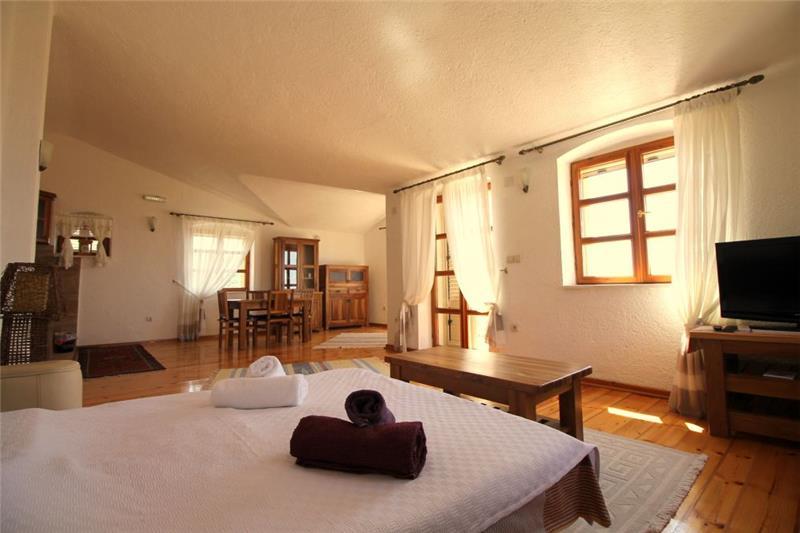 Sea-view villa in Sveti Stefan, photograph 16