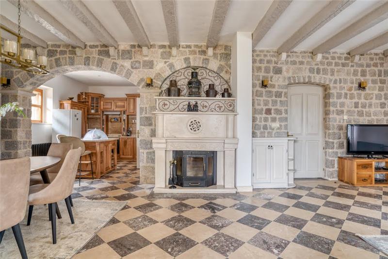 Sea-view villa in Sveti Stefan, photograph 11
