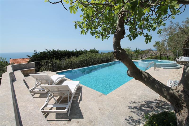 Sea-view villa in Sveti Stefan, photograph 5