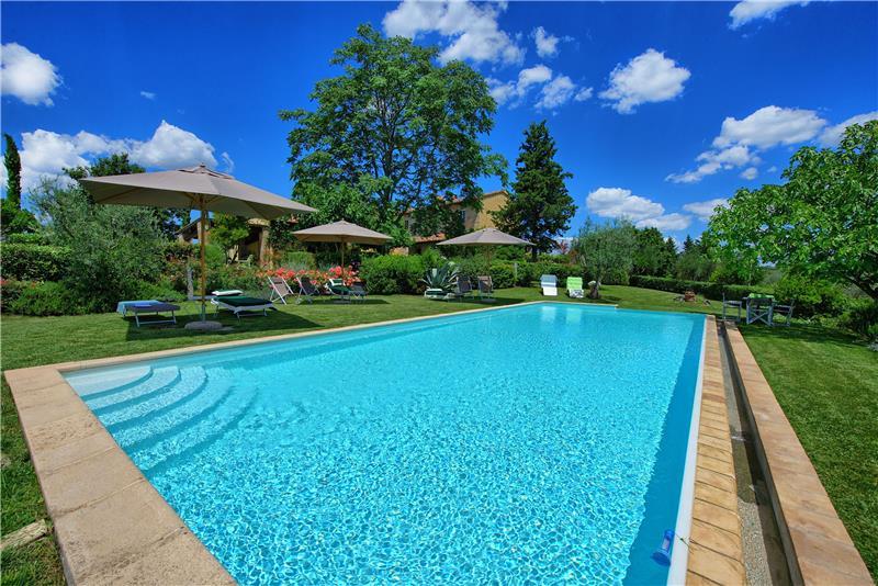 Villa in Tuscany, photograph 1