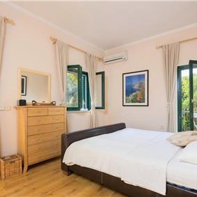 5 Bedroom Beachfront Villa near Orebic, Sleeps 10