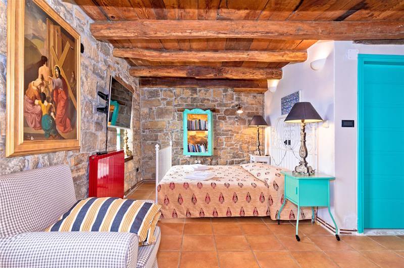 6 Bedroom Istrian Countryside Villa with Pool and Spa near Motovun, Sleeps 12-14