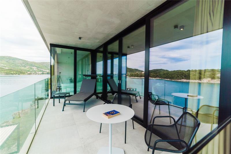 Beachfront villa in Stikovica, photograph 4