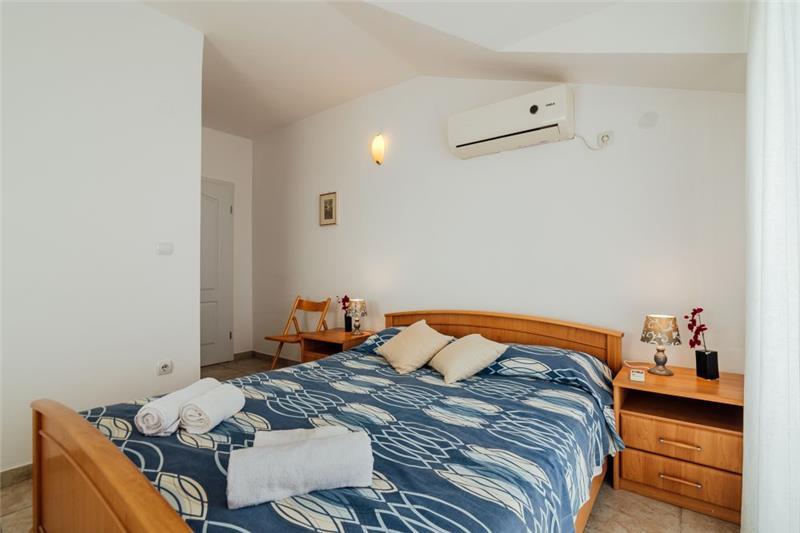 Beachfront villa in Orahovac, photograph 17