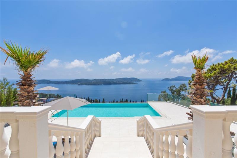 Sea-view villa in Orasac, photograph 2