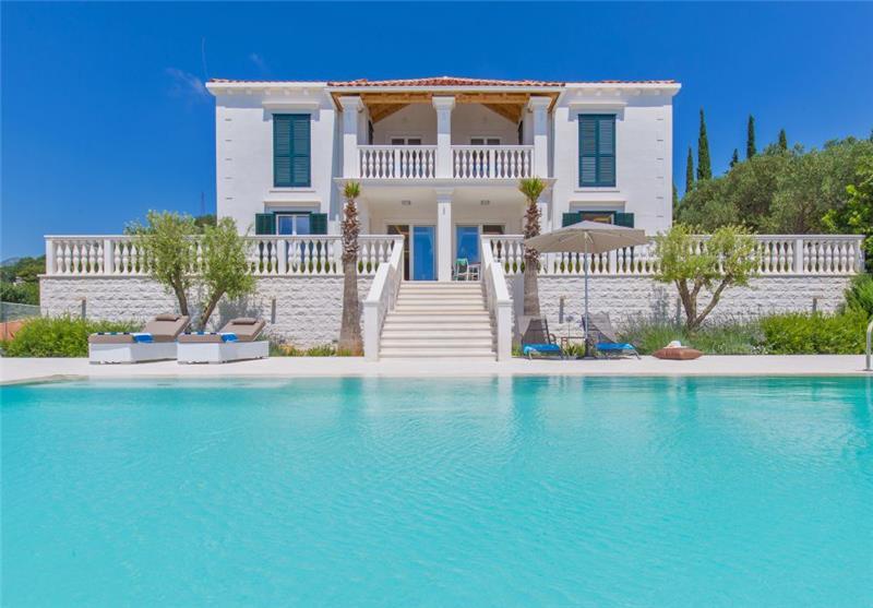 Sea-view villa in Orasac, photograph 1