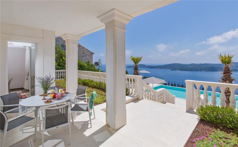 Sea-view villa in Orasac, photograph 5