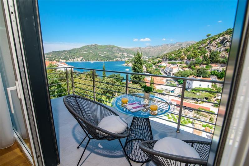 Beachfront villa in Dubrovnik, photograph 7