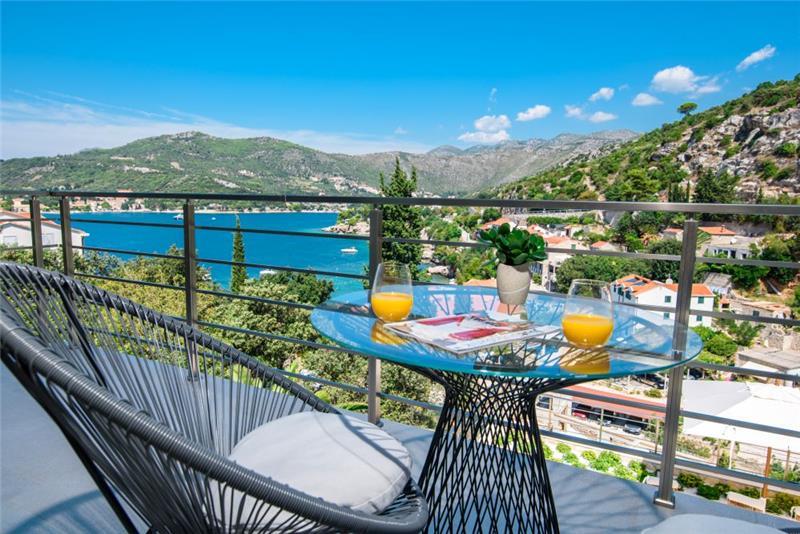 Beachfront villa in Dubrovnik, photograph 9