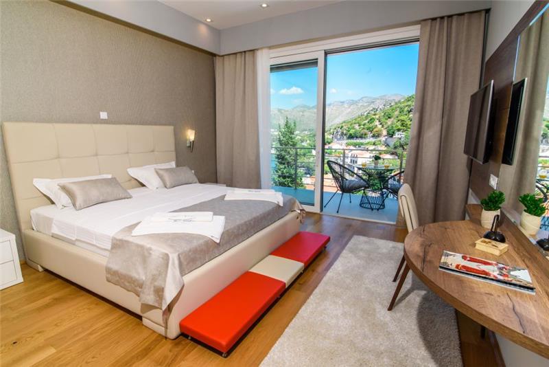 Beachfront villa in Dubrovnik, photograph 24