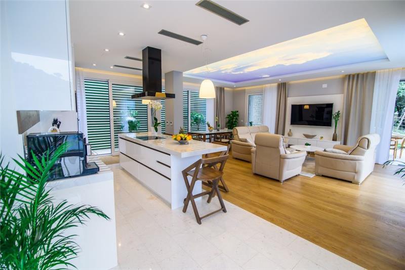Beachfront villa in Dubrovnik, photograph 10