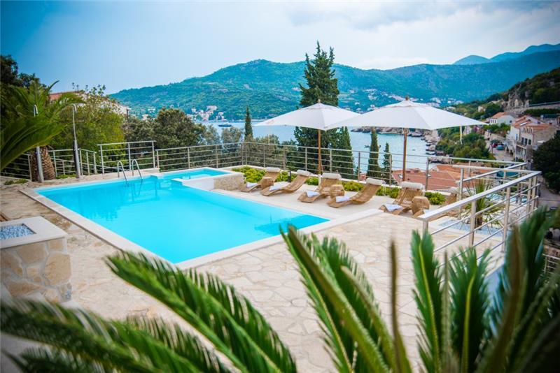 Beachfront villa in Dubrovnik, photograph 2